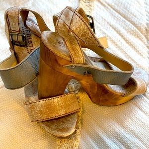 BedStu Open toe wood based chunky heels